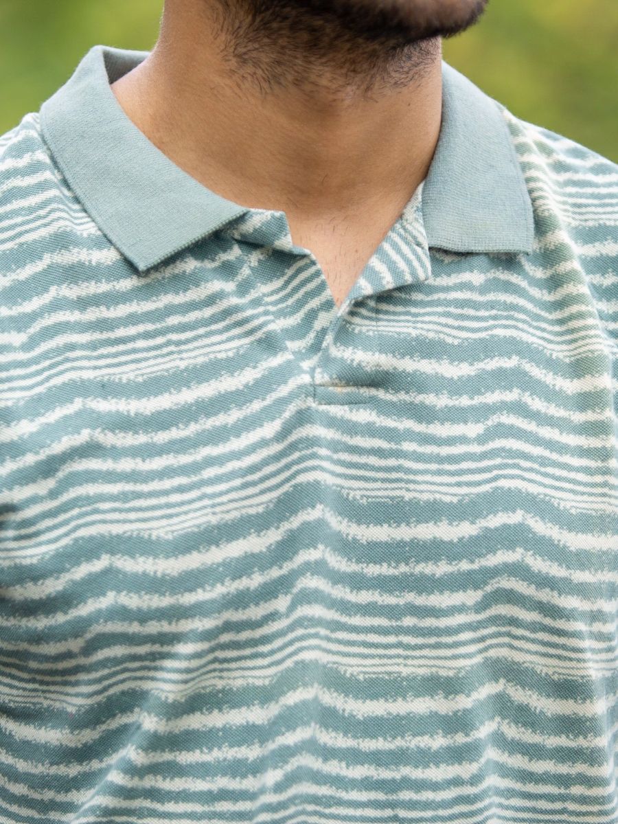 Fading waves men's organic cotton collared t-shirt